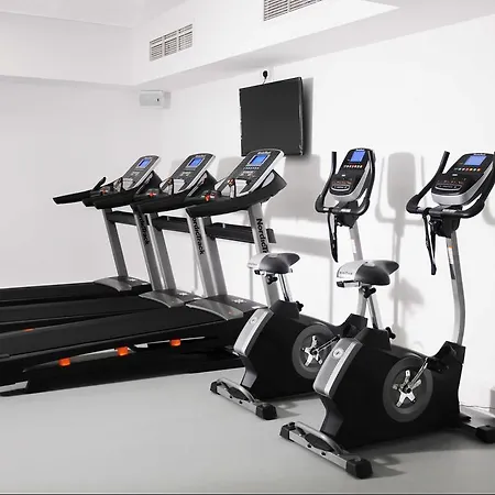 Harbour & Leisure Centre מלון