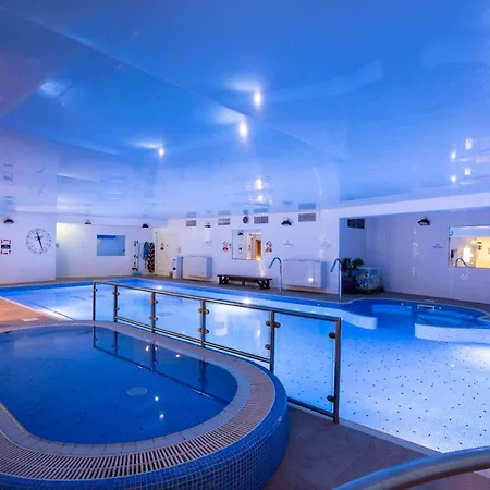 Harbour & Leisure Centre מלון שול
