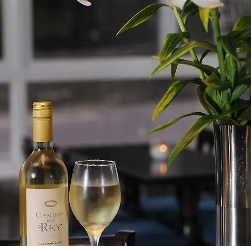 Отель Harbour & Leisure Centre Скалл