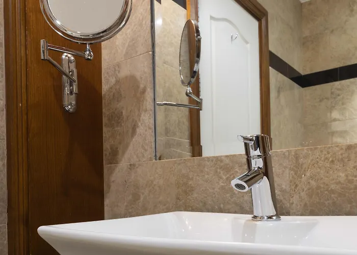 Harbour & Leisure Centre Отель